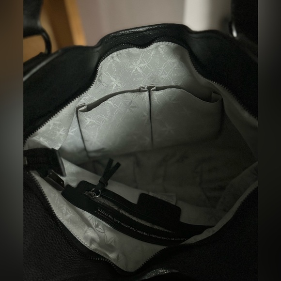 BODHI Shoulder Bag, Leather/Suede-like Material, expands on the bottom,worn once - Picture 13 of 14